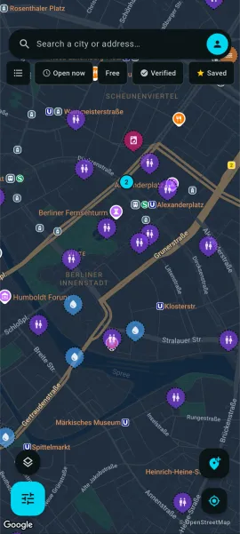 Fontavio-sovelluksen kartta, jolla näkyy juomavesipisteitä, vessoja ja suihkuja Berliinin keskustassa